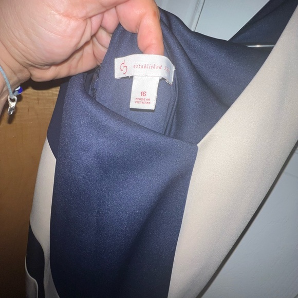 Asymmetrical looking - Picture 3 of 3